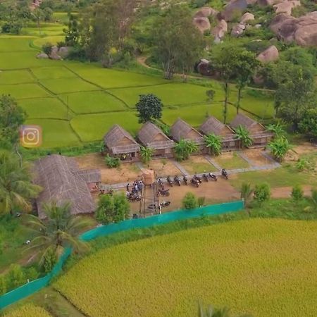Om Shanti Om Home Stay & Cafe Хампи Екстериор снимка