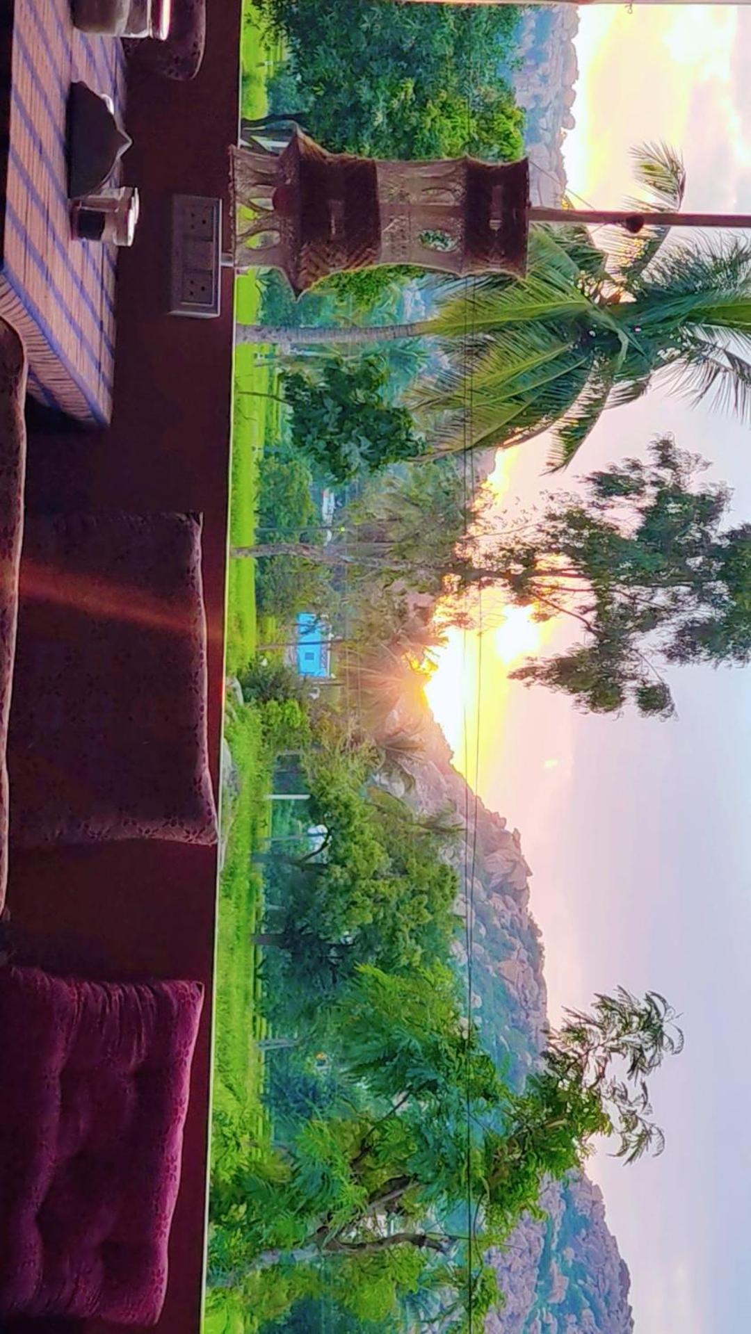 Om Shanti Om Home Stay & Cafe Хампи Екстериор снимка