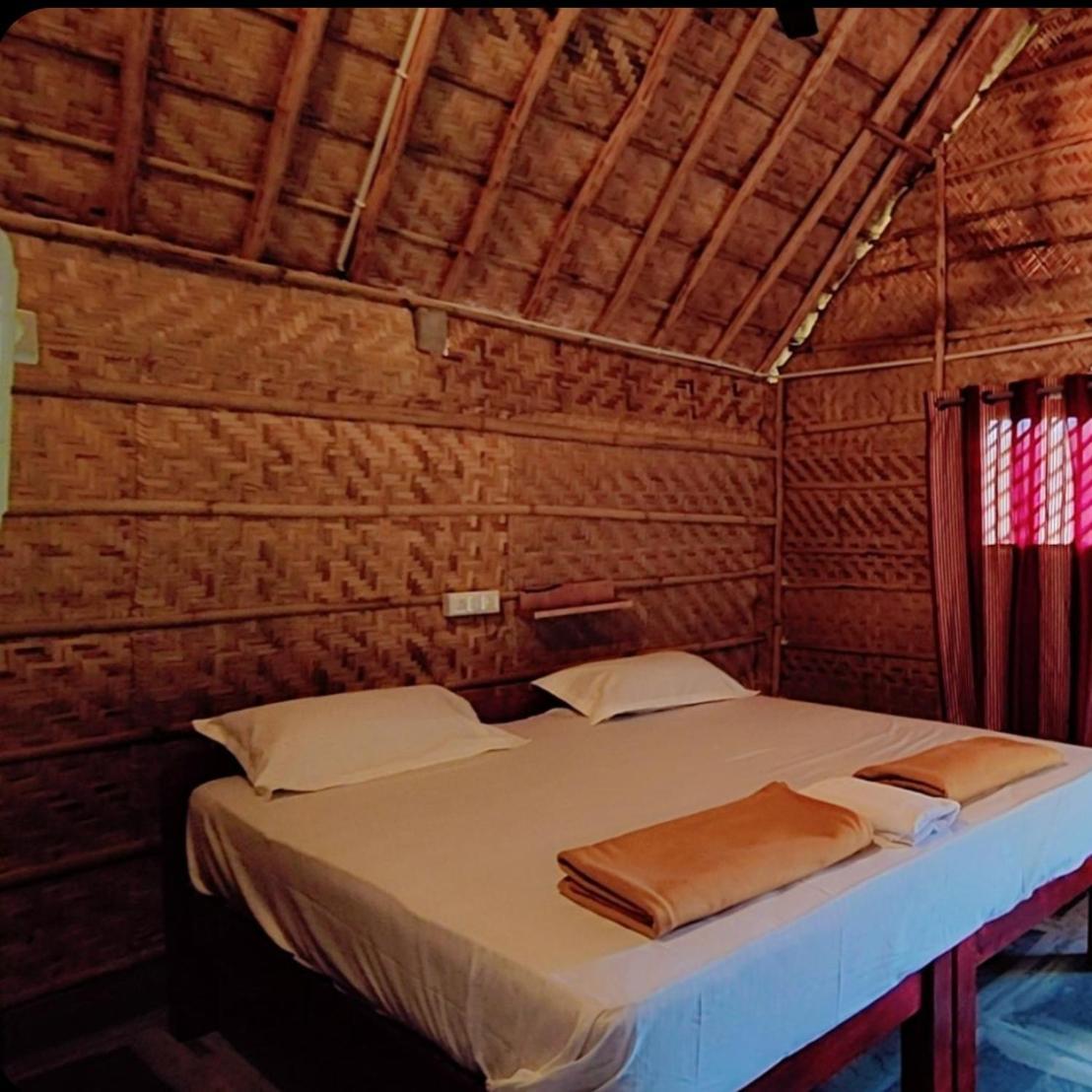 Om Shanti Om Home Stay & Cafe Хампи Екстериор снимка