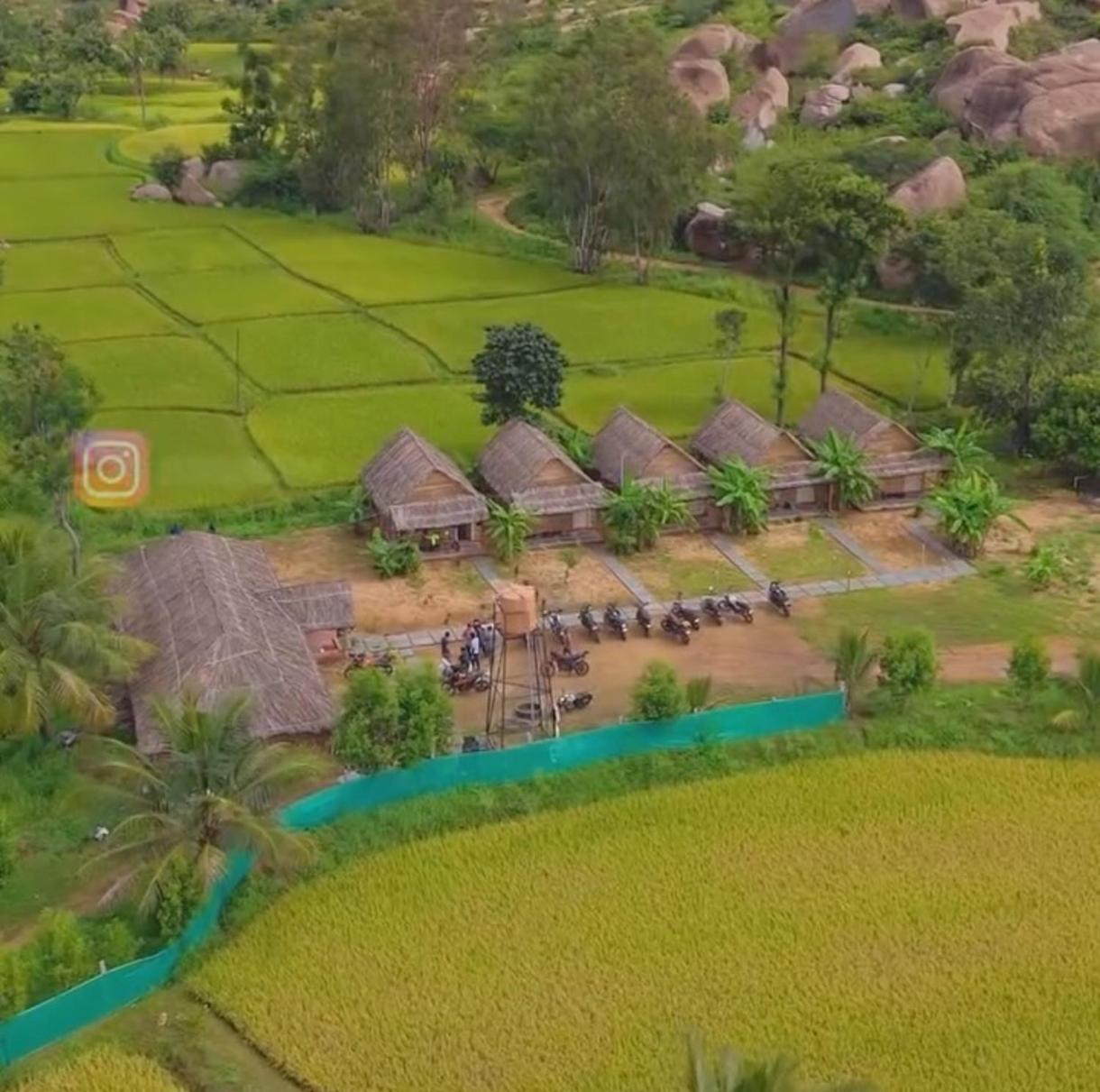 Om Shanti Om Home Stay & Cafe Хампи Екстериор снимка